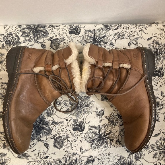 UGG Sz 9 Rianne Shearling Lined Leather Front Wrap Lace Ankle Booties - Picture 6 of 16